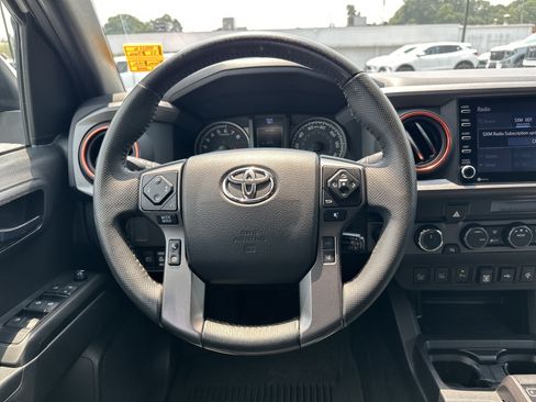 Used 2022 Toyota Tacoma TRD Off-Road w/ Technology Package AWD/4WD image 16