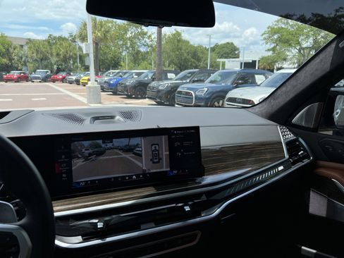 Used 2025 BMW X7 M60i AWD/4WD image 30