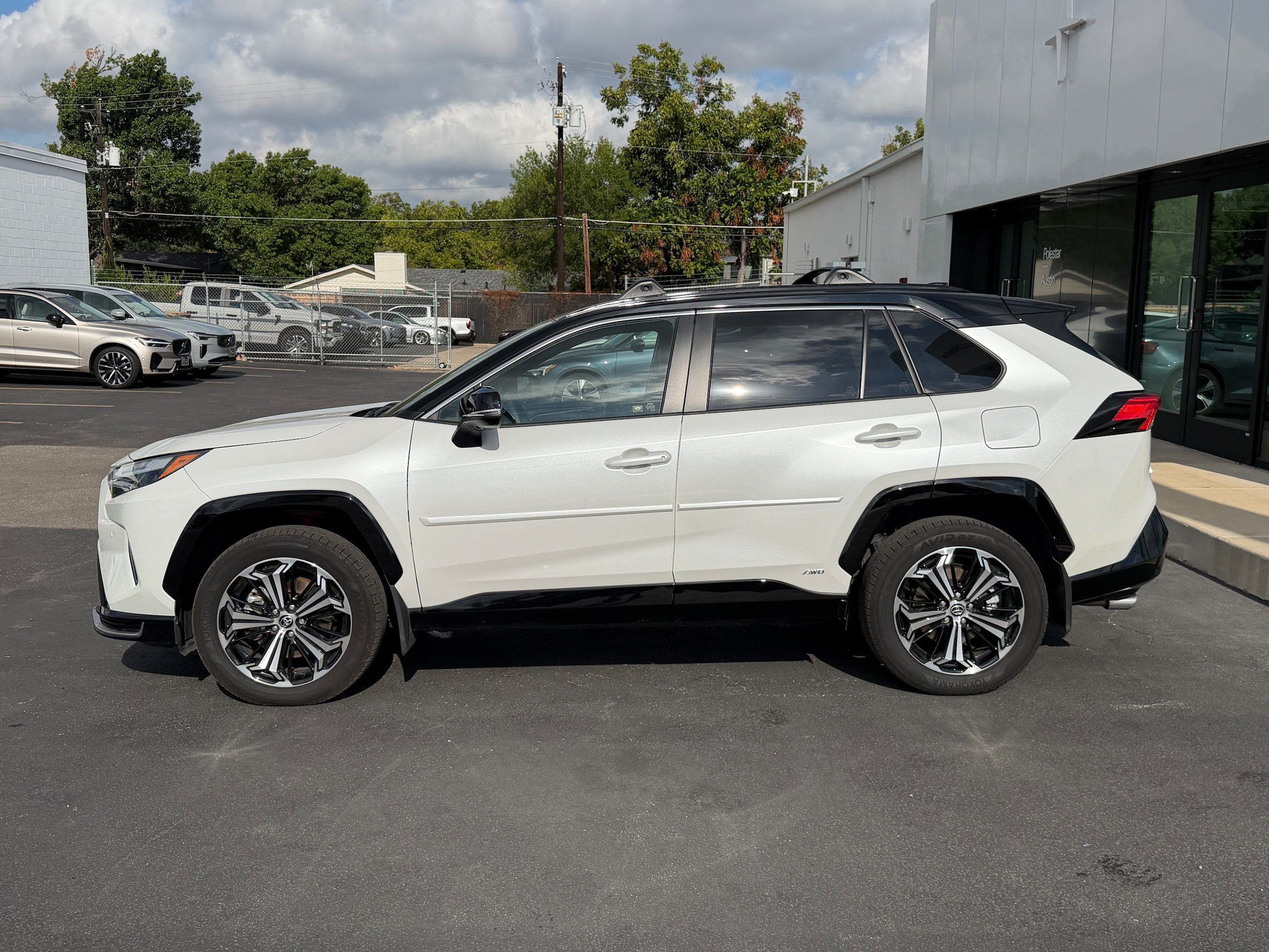 Used 2025 Toyota RAV4 XSE w/ Premium Package AWD/4WD image 3