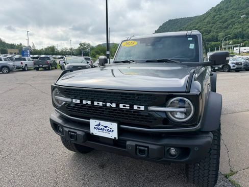 Used 2025 Ford Bronco Badlands AWD/4WD image 2