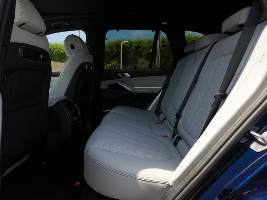 New 2026 BMW X5 xDrive40i w/ M Sport Package AWD/4WD image 9