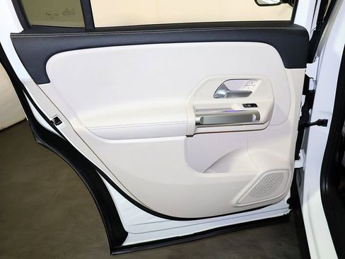 Used 2022 Mercedes-Benz GLB 250 4MATIC image 28