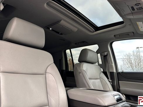 Used 2019 Chevrolet Suburban LT image 22