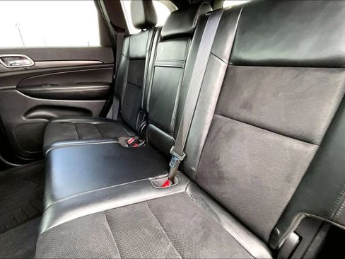 Used 2018 Jeep Grand Cherokee Altitude AWD/4WD image 24