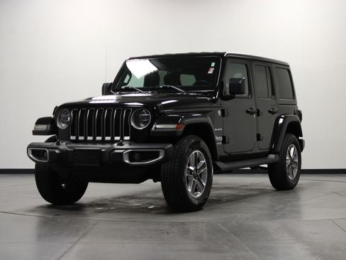 Used 2018 Jeep Wrangler Unlimited Sahara w/ LED Lighting Group AWD/4WD image 8