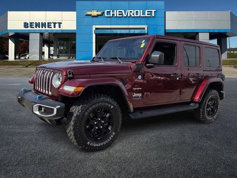 Used 2022 Jeep Wrangler Unlimited Sahara w/ Cold Weather Group image 2