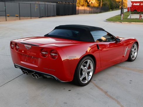 Used 2007 Chevrolet Corvette Convertible w/ Preferred Equipment Group RWD image 17