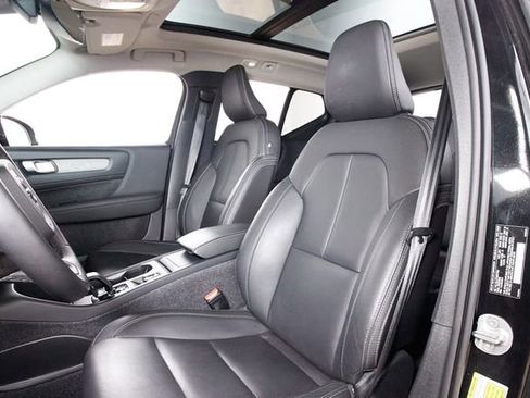 Certified 2025 Volvo XC40 B5 Core AWD/4WD image 20