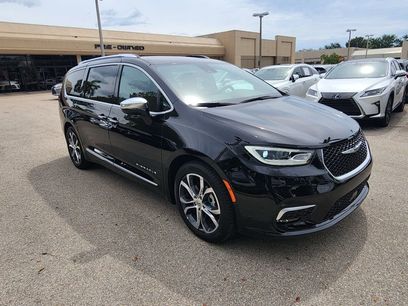 Used 2024 Chrysler Pacifica Pinnacle w/ Trailer Tow Group