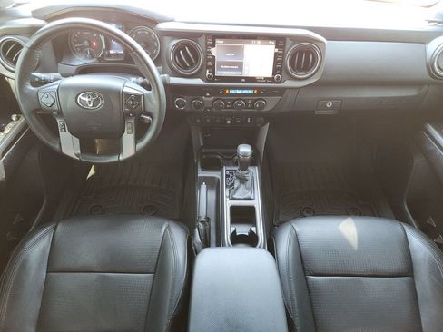 Used 2021 Toyota Tacoma TRD Sport w/ TRD Premium Sport Package AWD/4WD image 18