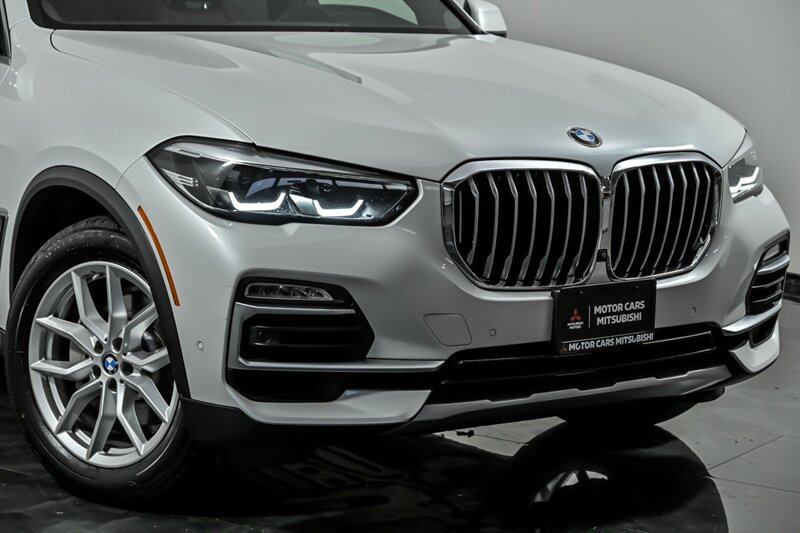 Used 2021 BMW X5 xDrive40i w/ Convenience Package AWD/4WD image 2