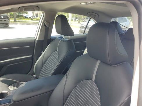 Used 2023 Toyota Camry SE image 17