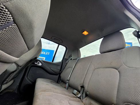 Used 2013 Nissan Frontier SV AWD/4WD image 21