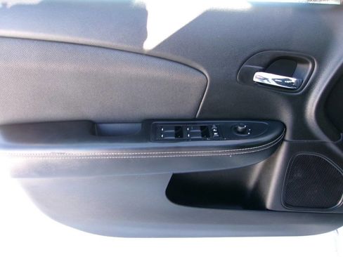 Used 2011 Dodge Avenger Express image 8