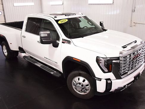 Used 2025 GMC Sierra 3500 Denali w/ Denali Reserve Package AWD/4WD image 11