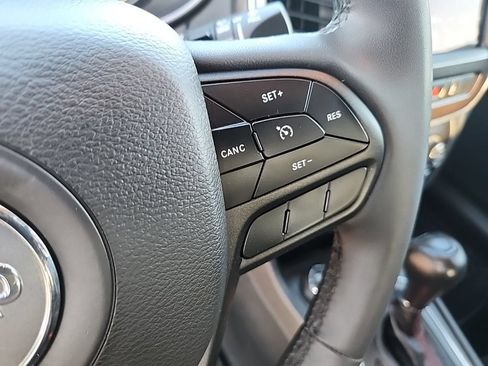 Used 2022 Jeep Cherokee Trailhawk w/ Comfort/Convenience Group AWD/4WD image 11