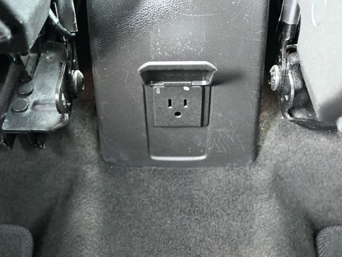 Used 2022 Chevrolet Trax LT w/ Midnight Edition image 21