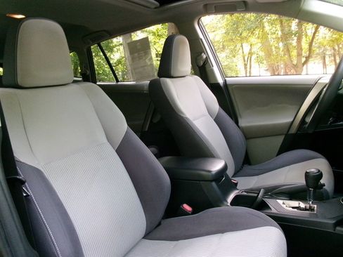 Used 2013 Toyota RAV4 XLE FWD image 22