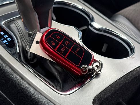 Used 2020 Jeep Grand Cherokee Altitude image 29