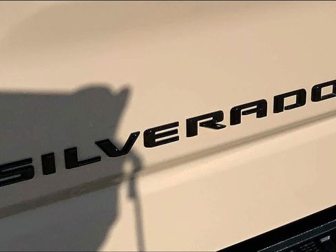 Used 2022 Chevrolet Silverado 1500 LT Trail Boss w/ LT Trail Boss Premium Package AWD/4WD image 10