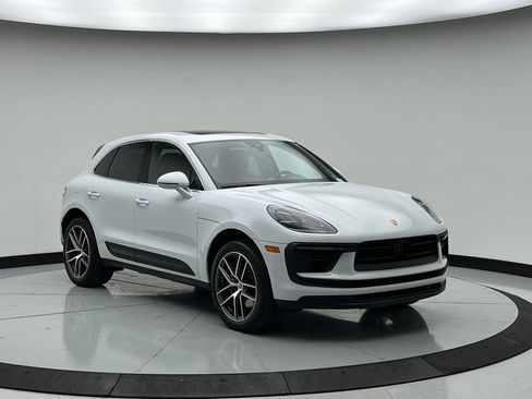 Used 2024 Porsche Macan S image 9