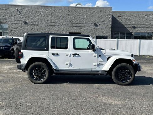 Used 2022 Jeep Wrangler Unlimited Sahara w/ Cold Weather Group image 2