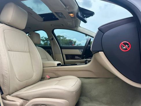 Used 2011 Jaguar XF RWD image 12