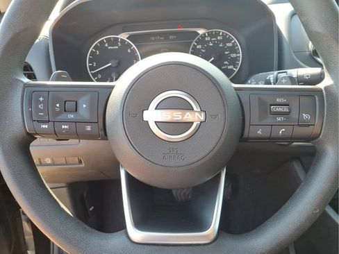Used 2024 Nissan Rogue S FWD image 13