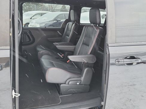Used 2019 Dodge Grand Caravan GT FWD image 23