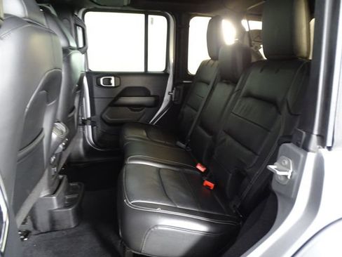 Used 2018 Jeep Wrangler Unlimited Sahara w/ Safety Group AWD/4WD image 11