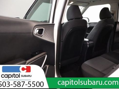 Used 2023 Kia Soul LX w/ LX Technology Package FWD image 29