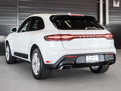 Used 2025 Porsche Macan image 3