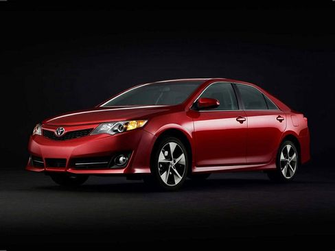 Used 2012 Toyota Camry SE image 1