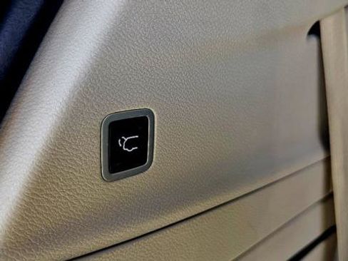 Used 2019 Chrysler Pacifica Limited FWD image 31