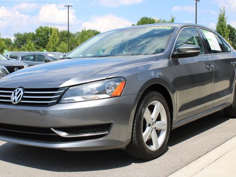 Used 2013 Volkswagen Passat TDI SE image 3