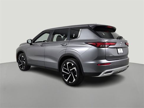 Used 2022 Mitsubishi Outlander SE image 6