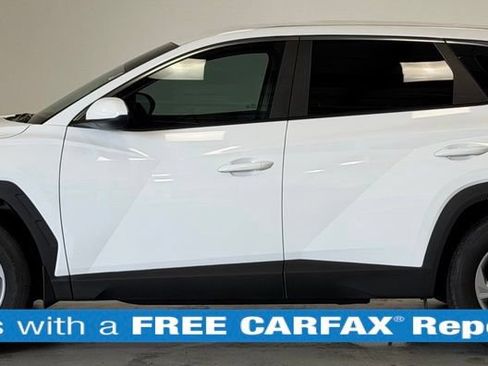 Used 2024 Hyundai Tucson SE FWD image 2