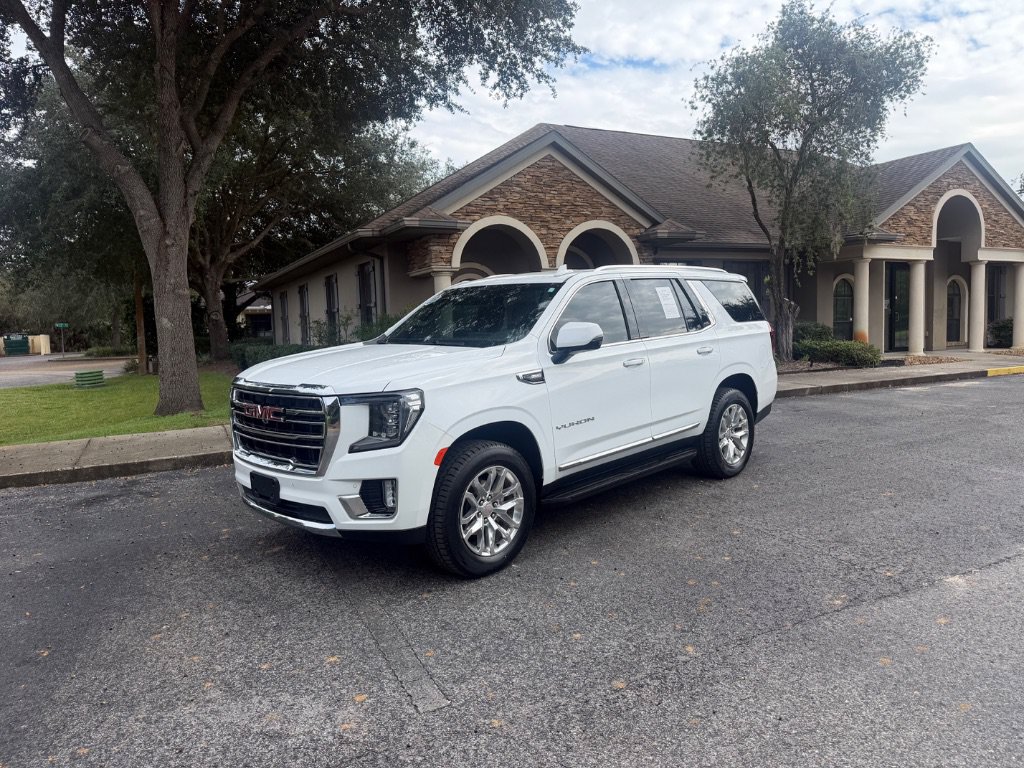 Used 2024 GMC Yukon SLT w/ SLT Luxury Package AWD/4WD image 3