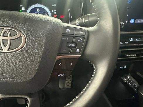 Used 2025 Toyota Camry SE w/ Convenience Package FWD image 8