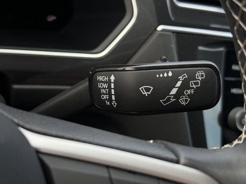 Used 2023 Volkswagen Tiguan SE image 17