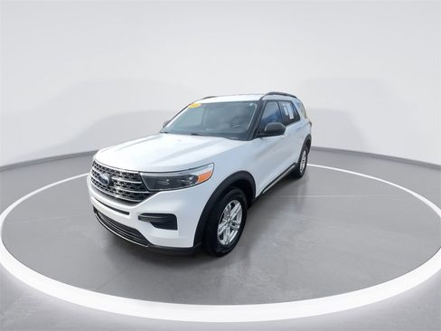 Used 2023 Ford Explorer XLT image 4