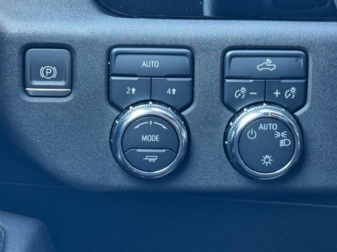 Used 2024 GMC Sierra 1500 SLE image 18