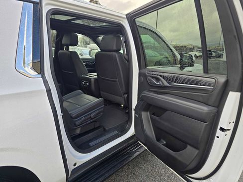 Used 2024 GMC Yukon XL Denali image 14