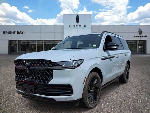 Used 2026 Lincoln Navigator Reserve w/ Jet Appearance Package AWD/4WD image 2