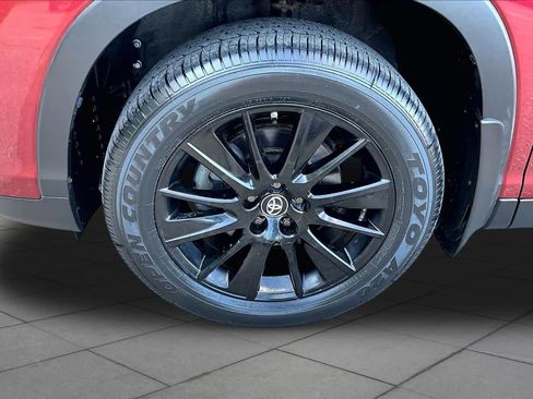 Used 2019 Toyota Highlander SE w/ Nightshade Edition AWD/4WD image 11
