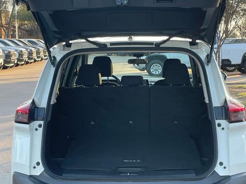 Used 2023 Nissan Rogue S image 27