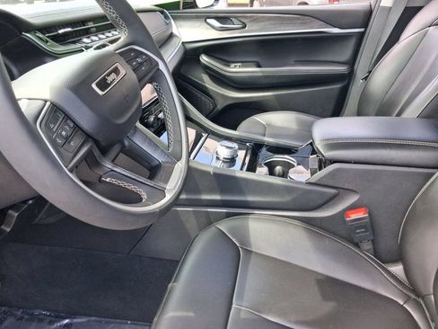 Used 2023 Jeep Grand Cherokee L Limited AWD/4WD image 25