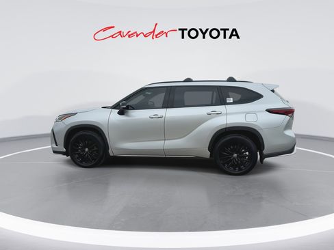 Certified 2025 Toyota Highlander XSE AWD/4WD image 5