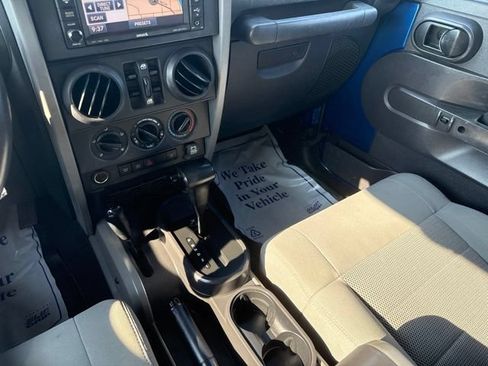 Used 2009 Jeep Wrangler Unlimited Rubicon w/ Dual Top Group AWD/4WD image 29