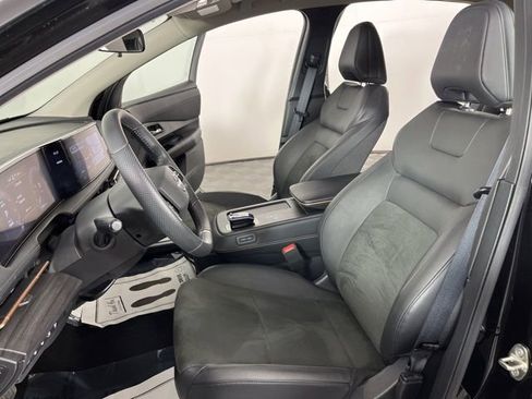 Used 2024 Nissan Ariya AWD image 18
